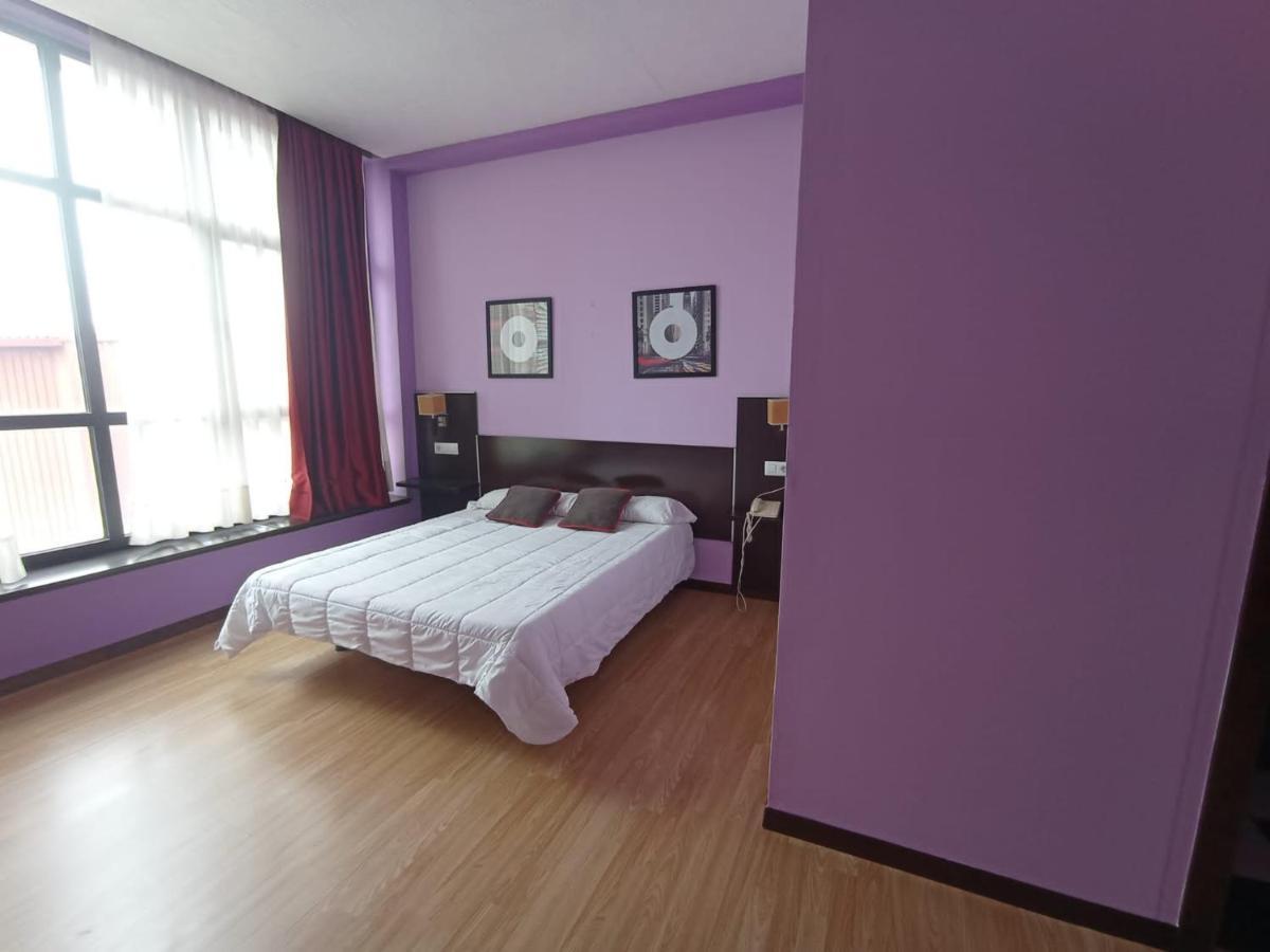 אבילס Hotel / Restaurante La Pepa מראה חיצוני תמונה